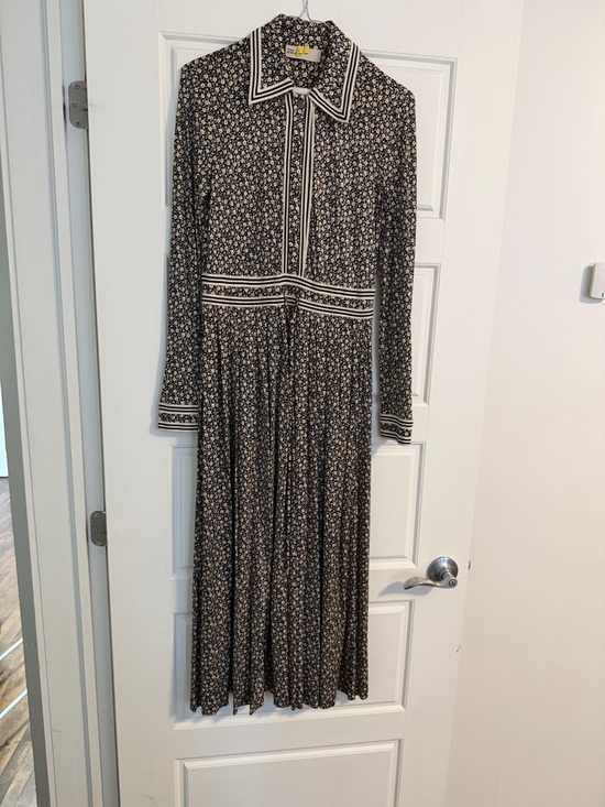 Tory Burch Dresses & Skirts - Tory Burch Black and Cream Long-Sleeve Floral midi Dress